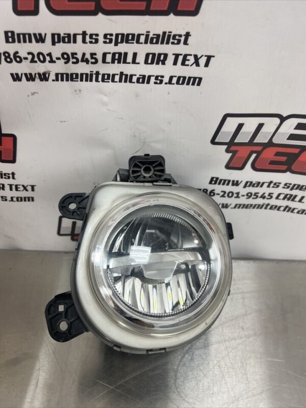 Front bumper fog light left driver side X4